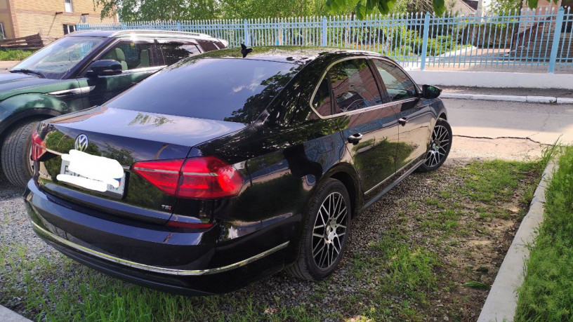 volkswagen-passat-b8-big-1