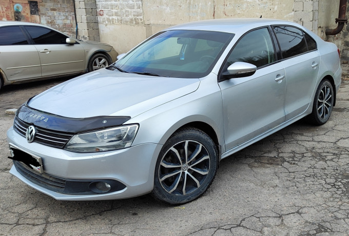 volkswagen-jetta-2012-14-big-1