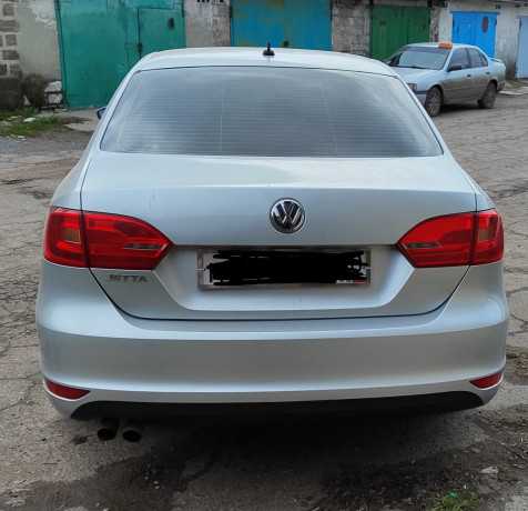 volkswagen-jetta-2012-14-big-3