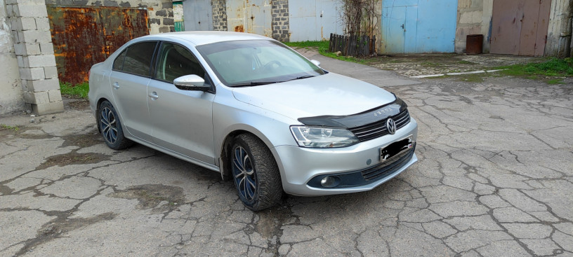 volkswagen-jetta-2012-14-big-5