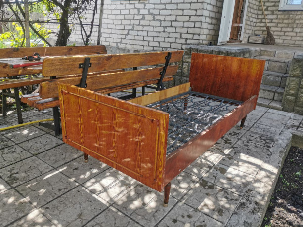 krovat-sovetskaya-zeleznaya-s-laminirovannymi-spinkami-sssr-3-st-big-0