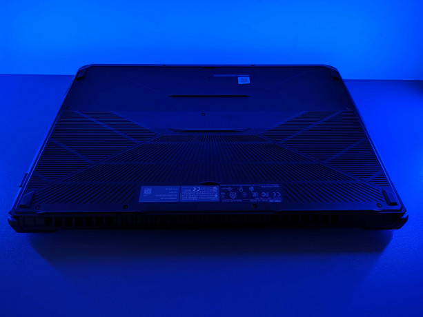 asus-tuf-17-ryzen-5-3550gtx-1650-rassrocka-big-2