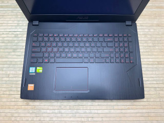 Игровой ноутбук Asus Rog Strix (Intel Core i5-6300HQ/RAM 10ГБ/SSD+HDD 1128ГБ/GeForce GTX 1060 3ГБ)