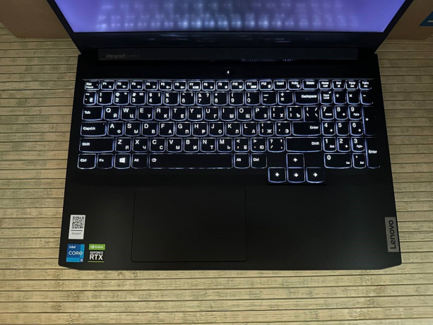 igrovoi-noutbuk-lenovo-gaming-3-15lhu6intel-core-i5-11300hram-8gbssd-256gbrtx-3050-4gb-big-1