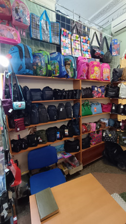 prodam-vitriny-stellazi-stol-torgovoe-oborudovanie-big-2