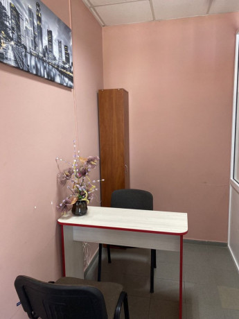 sdam-v-arendu-v-deistv-parikm-salone-mesto-mastera-manikyura-i-pedikyura-big-4
