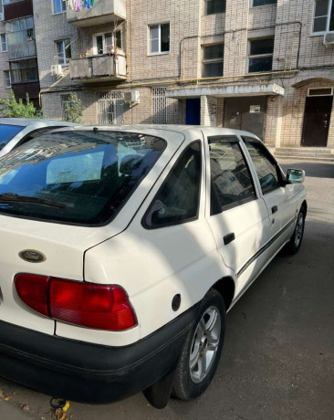 prodam-ford-escort-1993-goda-big-2