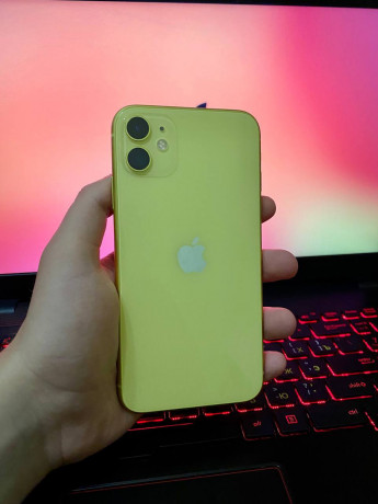 iphone-11-yellow-64-gb-big-2