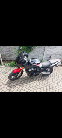 yamaha-fz400-big-1