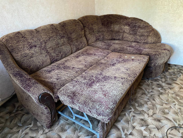 uglovoi-divan-black-red-white-big-1