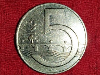 Монета Чехии " 5 КРОН " , 1995 года .