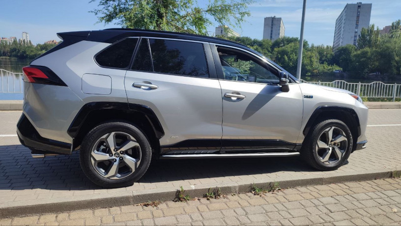 toyota-rav-4-plug-in-hybrid-big-2