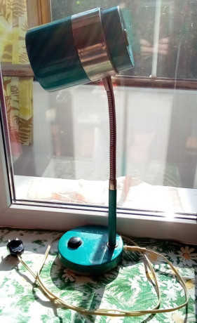 lampa-nastolnaya-gnushhayasya-big-1