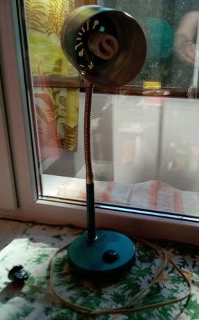 lampa-nastolnaya-gnushhayasya-big-3