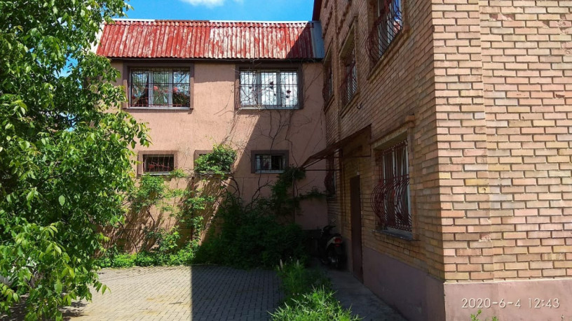 prodam-dobrotnyi-dom-377-kvm-sauna-bassein-10-sotok-big-0