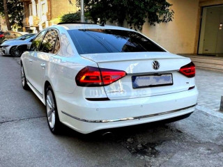 VW Passat SE + Premium Pakage