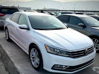 VW Passat SE + Premium Pakage