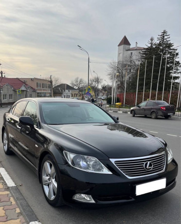 prodam-lexus-ls-460-big-0