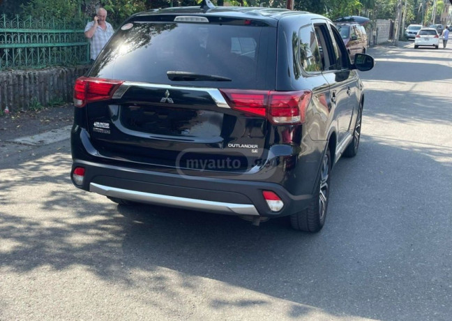 mitsubishi-outlander-2017-big-3