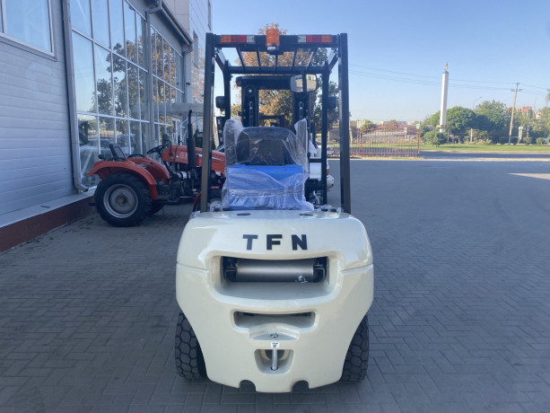 pogruzcik-tfn-2500-kg-45m-big-1