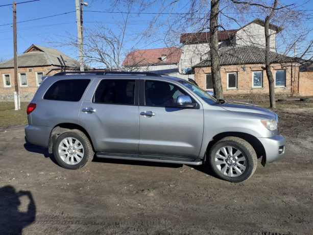 toyota-sequoia-2008-platinum-big-1