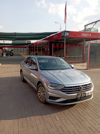volkswagen-jetta-se-vii-2019-big-0