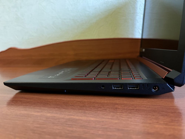 prodam-igrovoi-i-stilnyi-noutbuk-ot-acer-nitro-5-v-cvete-shale-black-big-2