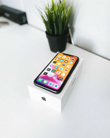 aplle-iphone-11128-big-1
