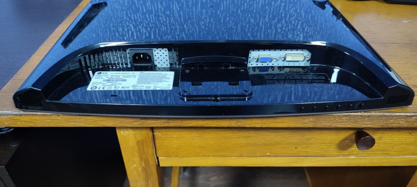 lg-flatron-w2052tq-big-3