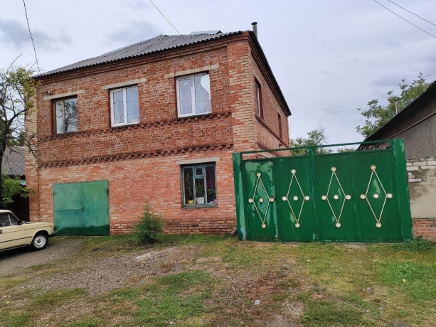 prodam-dom-240m2-g-aleksandrovsk-big-0