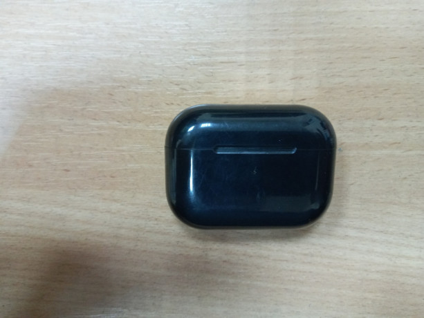besprovodnye-nausniki-airpods-pro-big-3