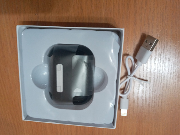 besprovodnye-nausniki-airpods-pro-big-1