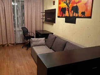 Сдается квартира с хорошим ремонтом. Ворошиловский район . Пл. Ленина