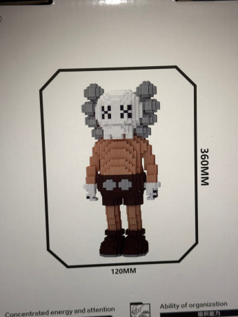 konstruktor-figurki-kaws-big-3
