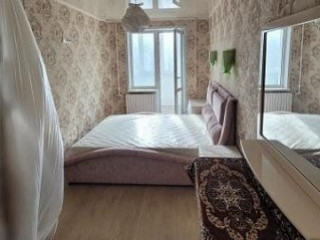 Продаю 3 - х комнатную кварту, ул. Политбойцов