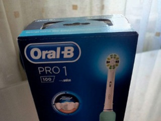 Зубная щётка электрическая Oral-b Pro 1 100