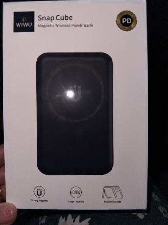 vnesnii-akkumulyator-wiwu-snap-cube-magnetic-wireless-charger-power-ban-big-0