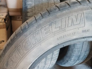 Продаю летнюю резину MICHELIN 215/60R17