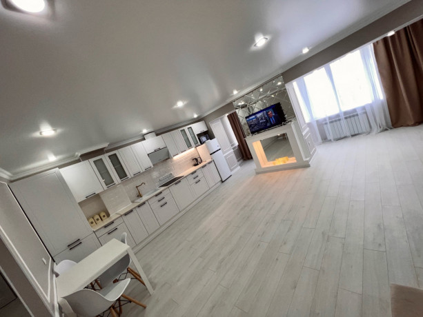 prodam-3-x-komn-90m2-ul-kocyubinskogo-27-samyi-centr-goroda-big-0