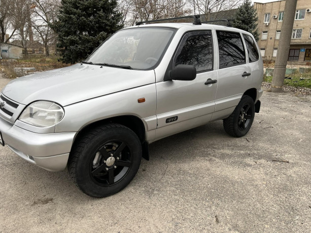 chevrolet-niva-2005-big-1