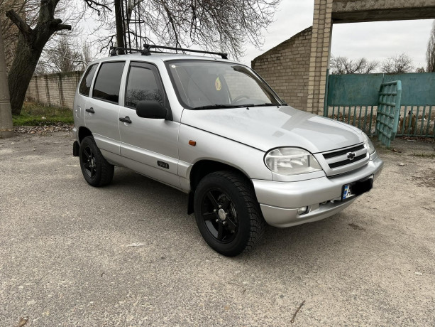 chevrolet-niva-2005-big-4