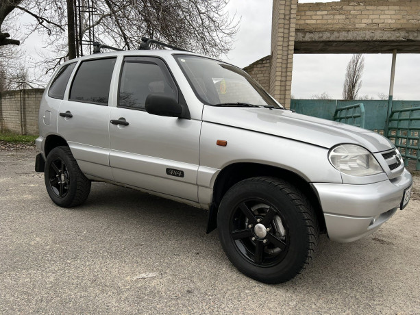 chevrolet-niva-2005-big-0