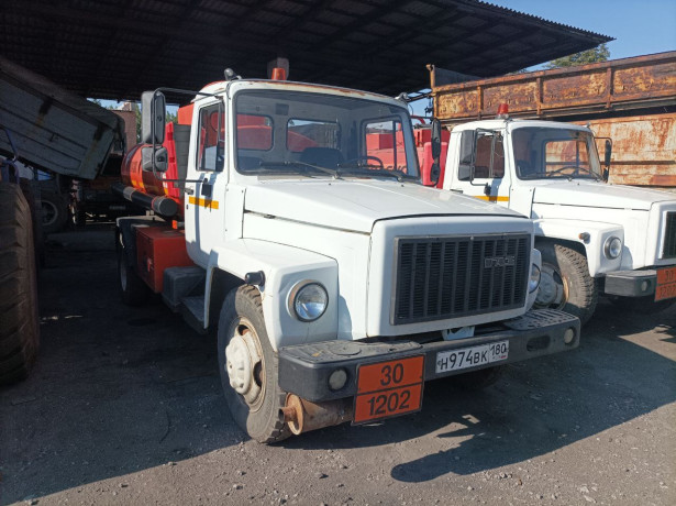 gaz-36135-011-2012-benzovoz-toplivozapravshhik-big-1