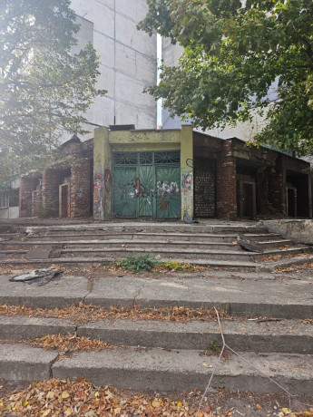prodam-pomeshhenie-258m2-v-gorode-lugansk-kvartal-geroev-stalingrada-big-1