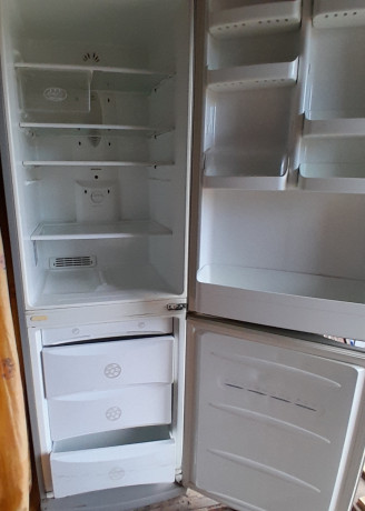 prodayotsya-xolodilnik-lg-express-cool-big-1