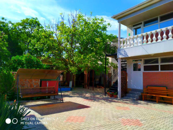 snyat-zile-v-cernomorskom-krym-dom-u-morya-mys-tarxankut-big-0