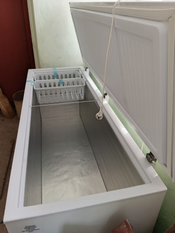 prodam-novye-xolodilnye-vitriny-i-morozilnyi-lar-big-1