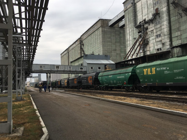 vysokokacestvennoe-podsolnecnoe-maslo-optom-ot-proizvoditelya-big-1