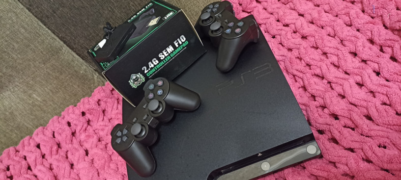 sony-playstation-3-i-v-podarok-igrovaya-konsol-big-0