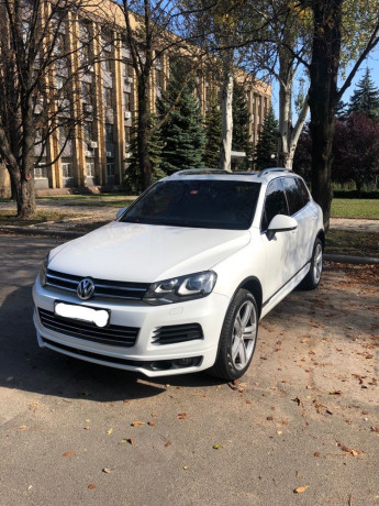 volkswagen-touareg-36-v6-r-line-2013-big-0